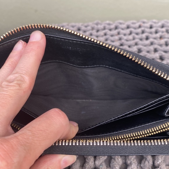 PRADA NERO SAFFIANO LUX WALLET LEATHER IN GOOD CONDITION. ONLY A COUPLE SCUFFS - Picture 14 of 16